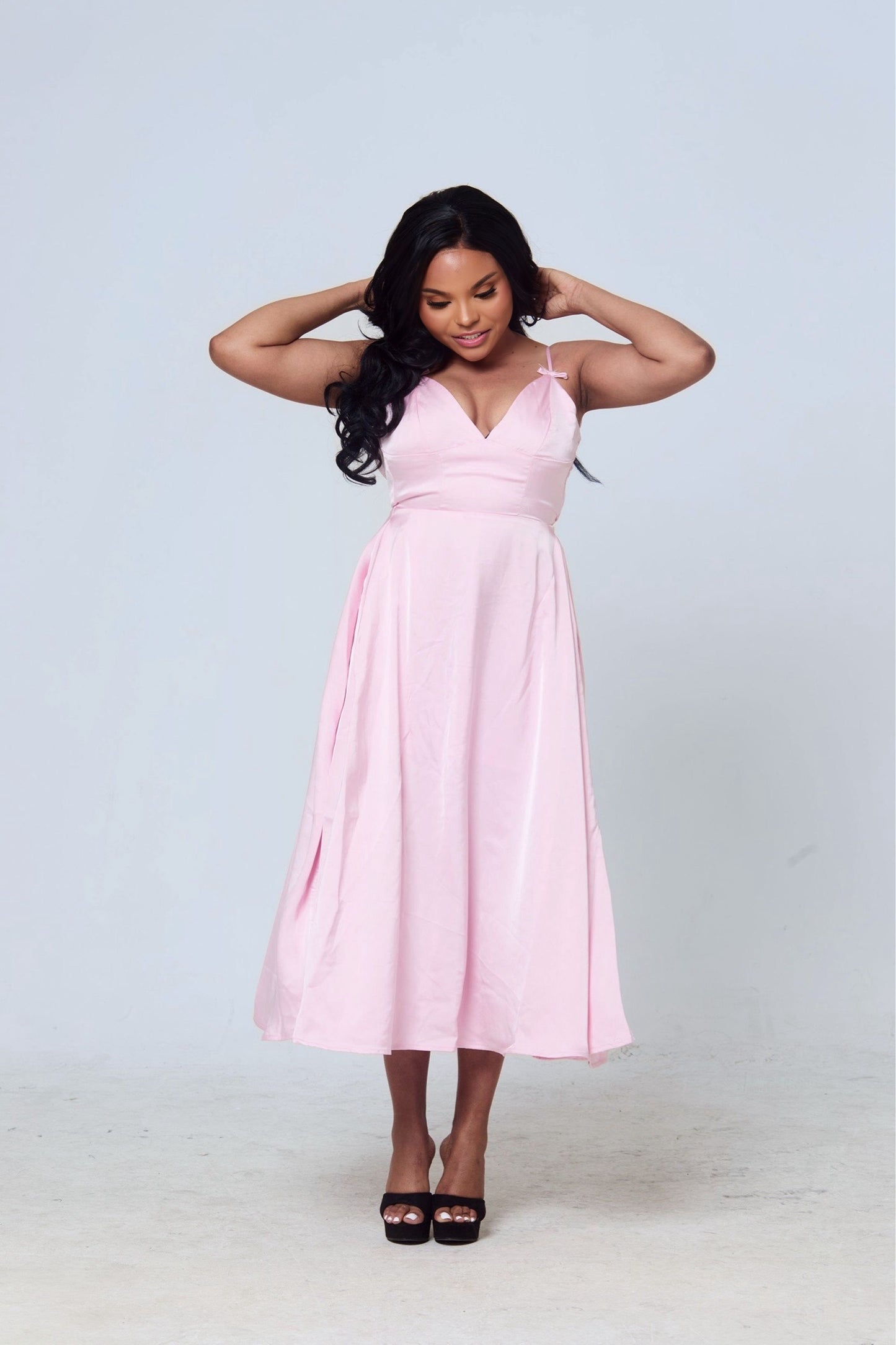 Luyando V-Neck Midi Dress – Soft Pink Elegance